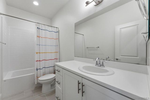 2464 Solara Lane, Vista, CA 92081