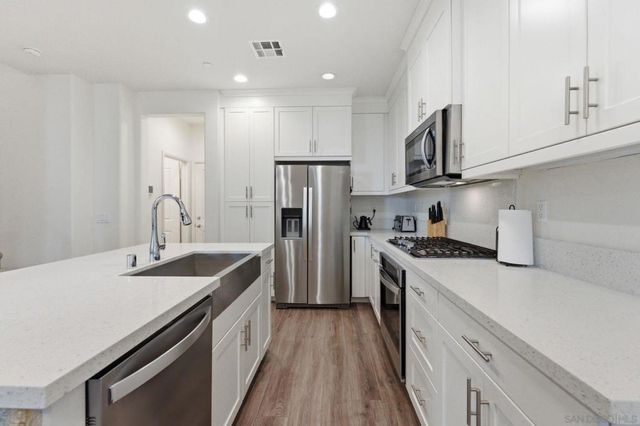 2464 Solara Lane, Vista, CA 92081