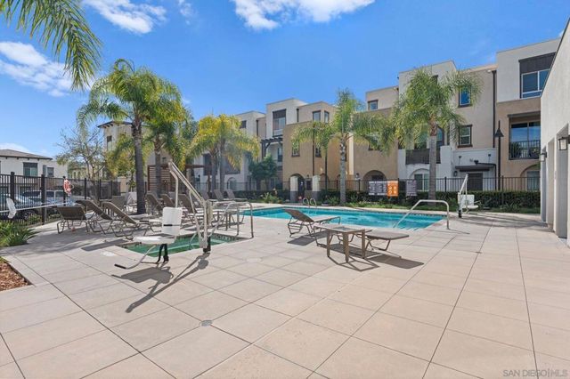 2464 Solara Lane, Vista, CA 92081