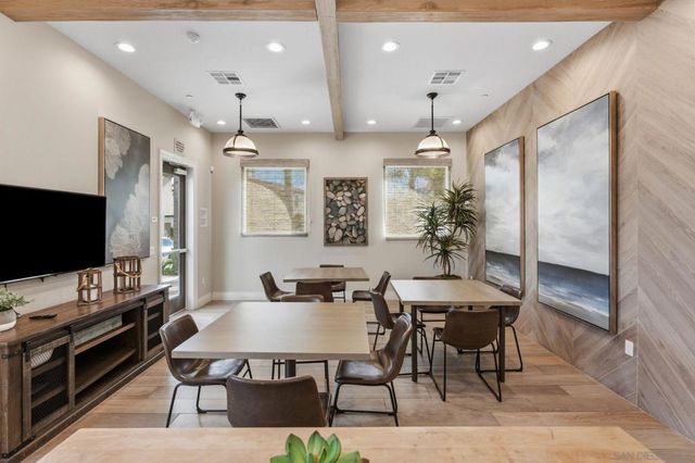 2464 Solara Lane, Vista, CA 92081