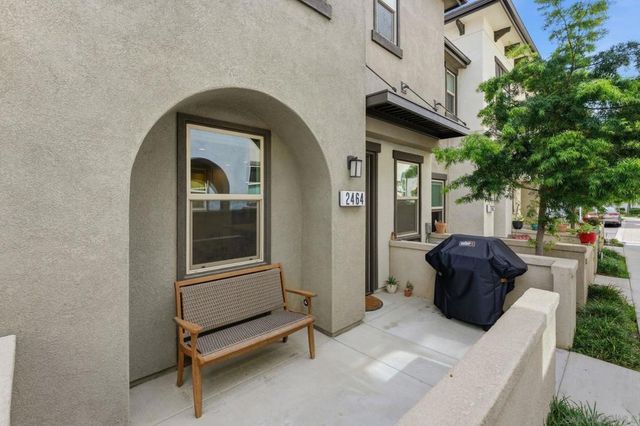 2464 Solara Lane, Vista, CA 92081