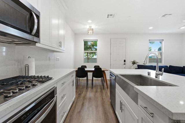 2464 Solara Lane, Vista, CA 92081