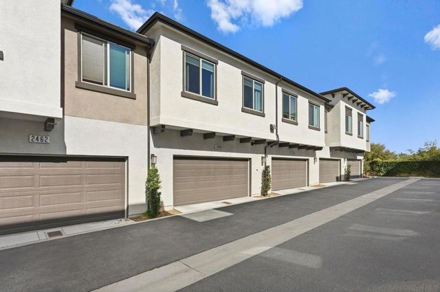 2464 Solara Lane, Vista, CA 92081