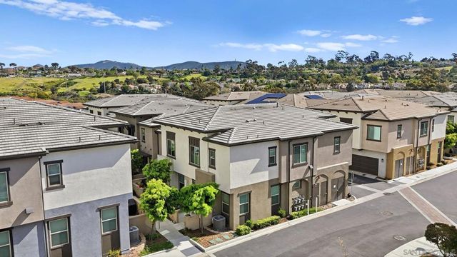 2464 Solara Lane, Vista, CA 92081