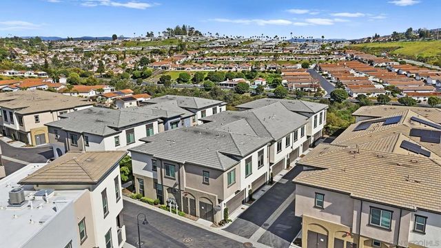 2464 Solara Lane, Vista, CA 92081