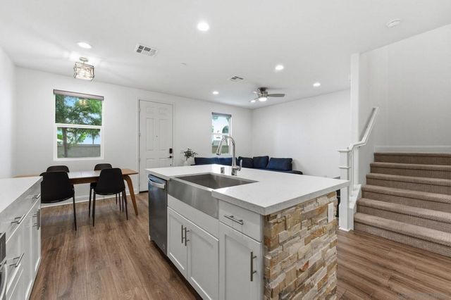 2464 Solara Lane, Vista, CA 92081