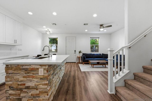 2464 Solara Lane, Vista, CA 92081