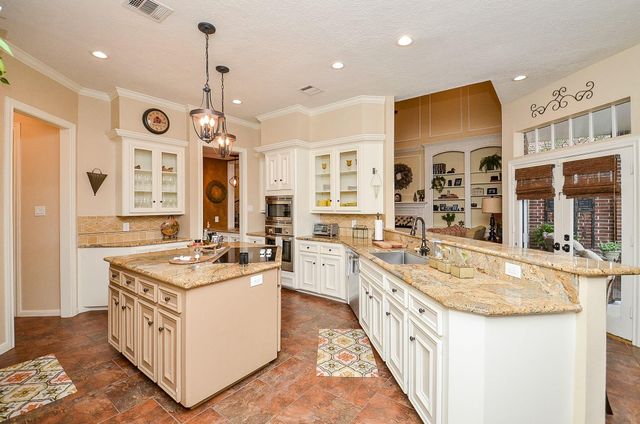 19 Ambleside Crescent Drive, Sugar Land, TX 77479
