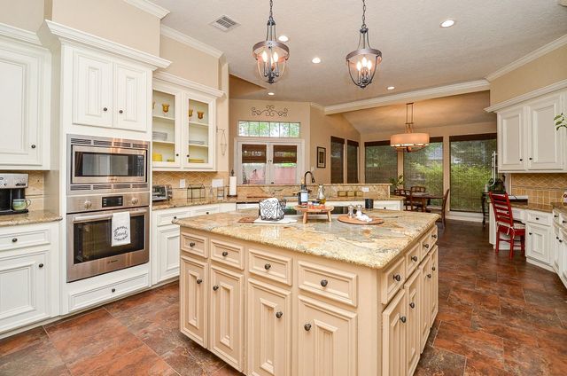 19 Ambleside Crescent Drive, Sugar Land, TX 77479