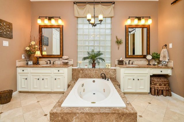 19 Ambleside Crescent Drive, Sugar Land, TX 77479