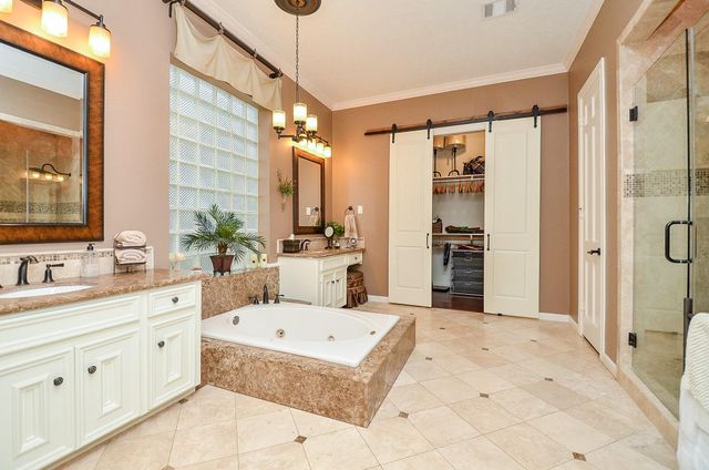 19 Ambleside Crescent Drive, Sugar Land, TX 77479