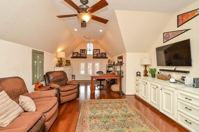 19 Ambleside Crescent Drive, Sugar Land, TX 77479