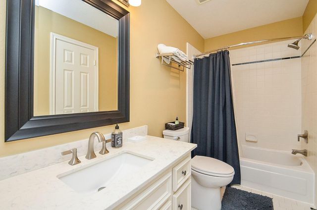 19 Ambleside Crescent Drive, Sugar Land, TX 77479