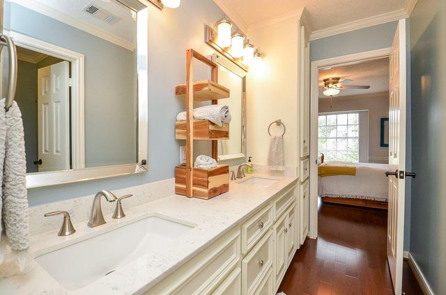 19 Ambleside Crescent Drive, Sugar Land, TX 77479
