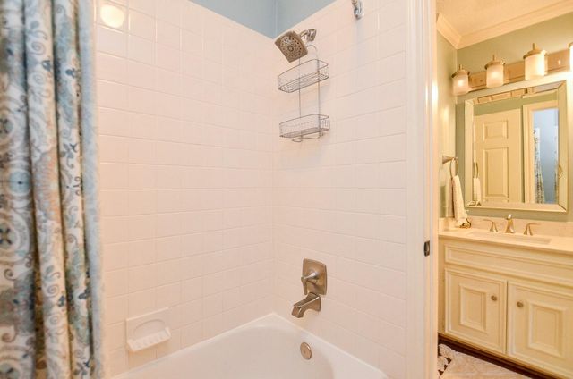 19 Ambleside Crescent Drive, Sugar Land, TX 77479