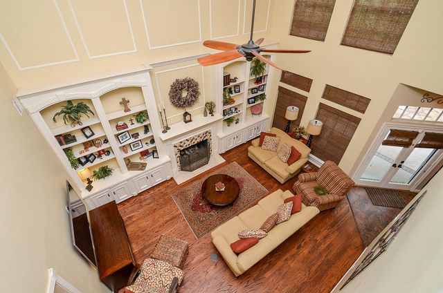 19 Ambleside Crescent Drive, Sugar Land, TX 77479