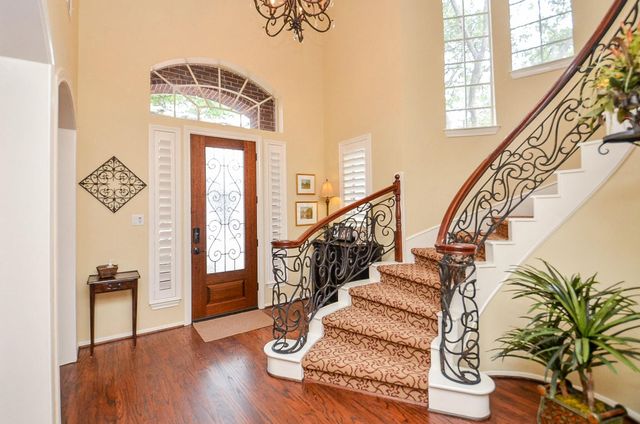 19 Ambleside Crescent Drive, Sugar Land, TX 77479