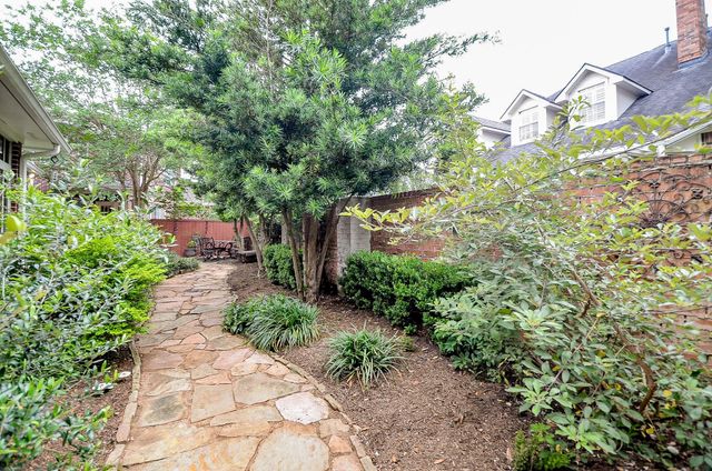 19 Ambleside Crescent Drive, Sugar Land, TX 77479