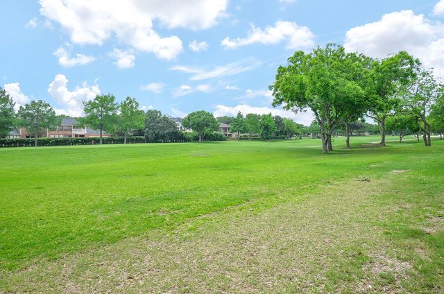 19 Ambleside Crescent Drive, Sugar Land, TX 77479