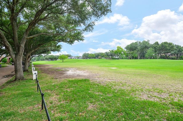 19 Ambleside Crescent Drive, Sugar Land, TX 77479