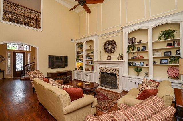 19 Ambleside Crescent Drive, Sugar Land, TX 77479