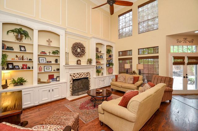 19 Ambleside Crescent Drive, Sugar Land, TX 77479