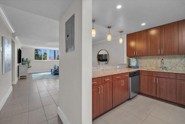 601 N OCEAN Boulevard 202, Boca Raton, FL 33432