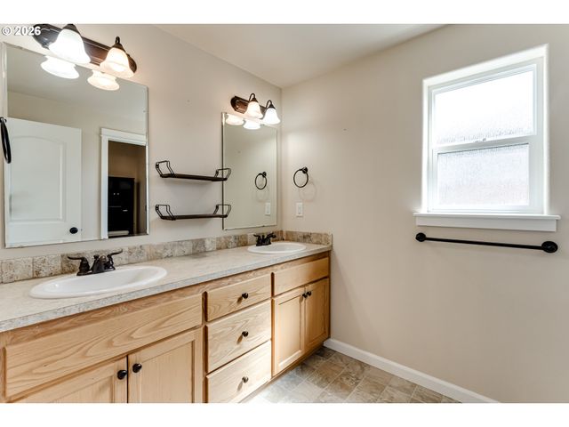 362 CAMRIN Loop, Creswell, OR 97426