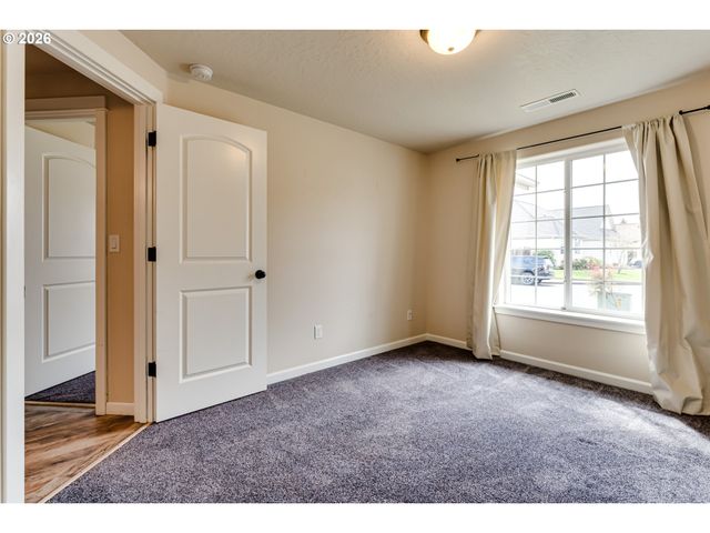 362 CAMRIN Loop, Creswell, OR 97426