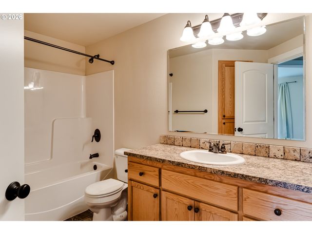 362 CAMRIN Loop, Creswell, OR 97426