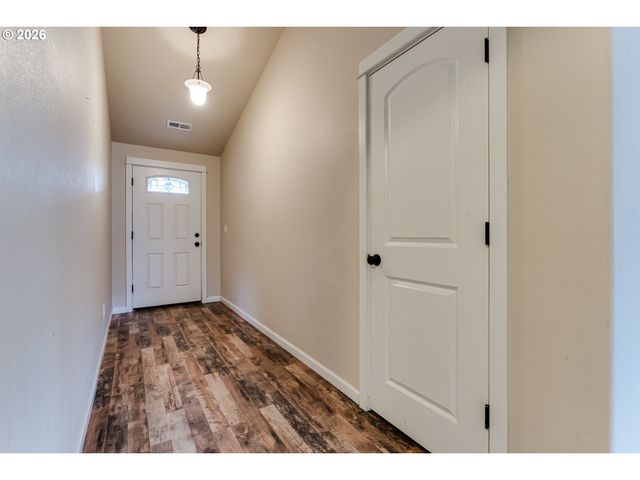 362 CAMRIN Loop, Creswell, OR 97426