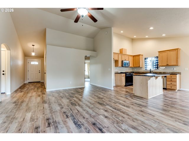 362 CAMRIN Loop, Creswell, OR 97426