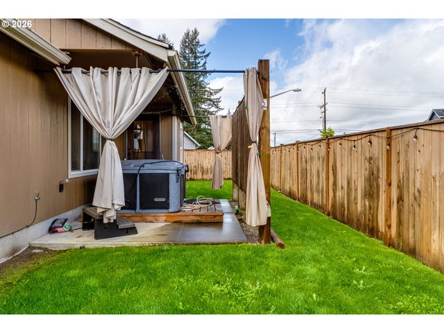 362 CAMRIN Loop, Creswell, OR 97426