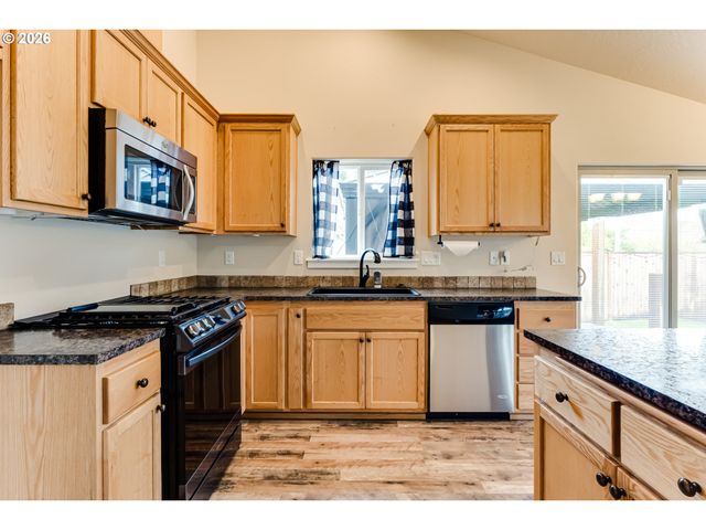 362 CAMRIN Loop, Creswell, OR 97426