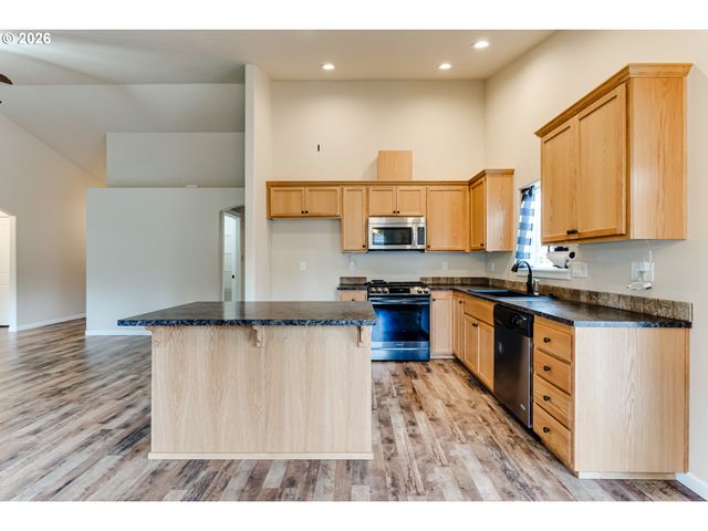 362 CAMRIN Loop, Creswell, OR 97426