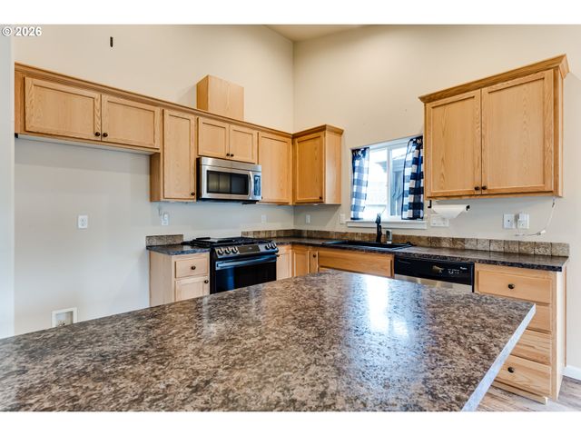 362 CAMRIN Loop, Creswell, OR 97426