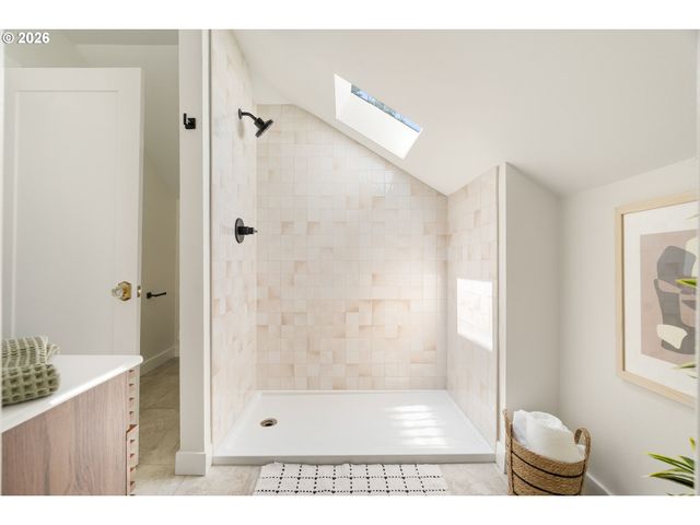 1513 Ne LIBERTY St, Portland, OR 97211