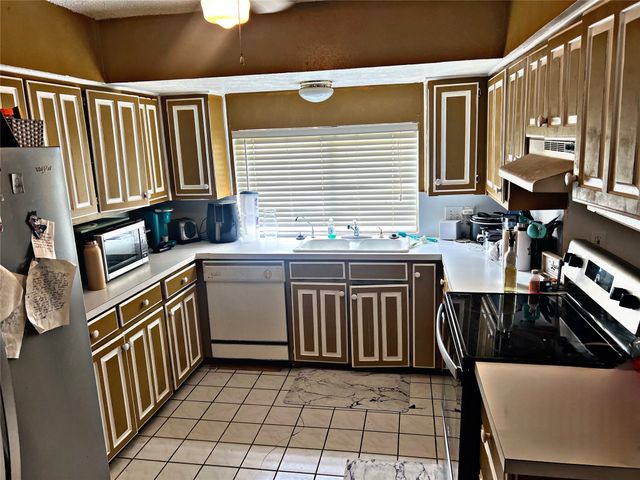 4804 Green Hollow Drive, Arlington, TX 76017