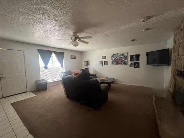 4804 Green Hollow Drive, Arlington, TX 76017
