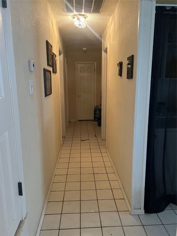 4804 Green Hollow Drive, Arlington, TX 76017
