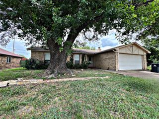 4804 Green Hollow Drive, Arlington, TX 76017