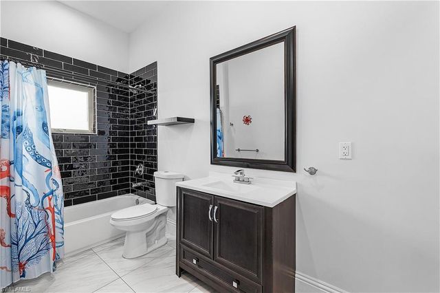 2322 Trafalgar PKWY, Cape Coral, FL 33991