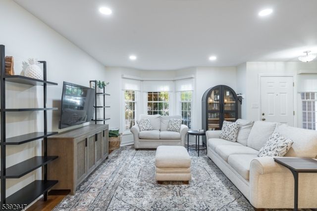 83 Laurelwood Ct, Rockaway Twp., NJ 07866