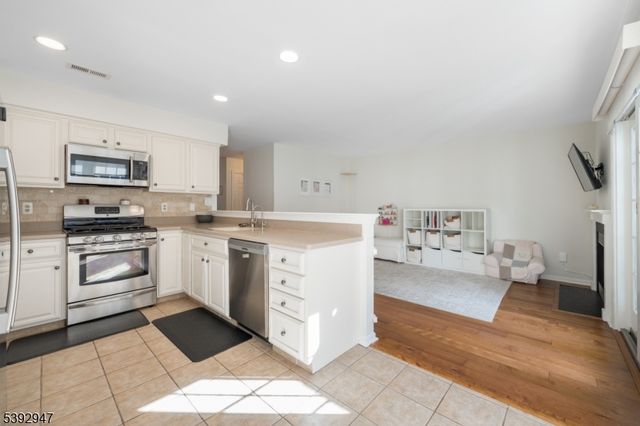 83 Laurelwood Ct, Rockaway Twp., NJ 07866