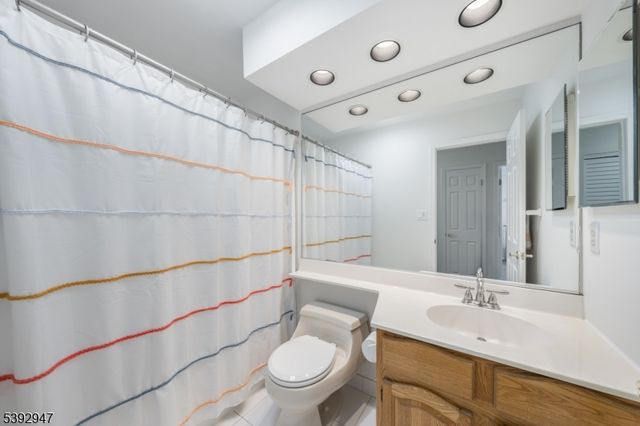 83 Laurelwood Ct, Rockaway Twp., NJ 07866