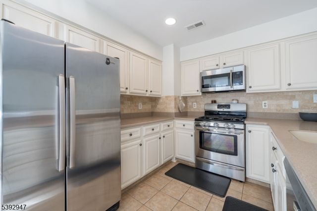 83 Laurelwood Ct, Rockaway Twp., NJ 07866