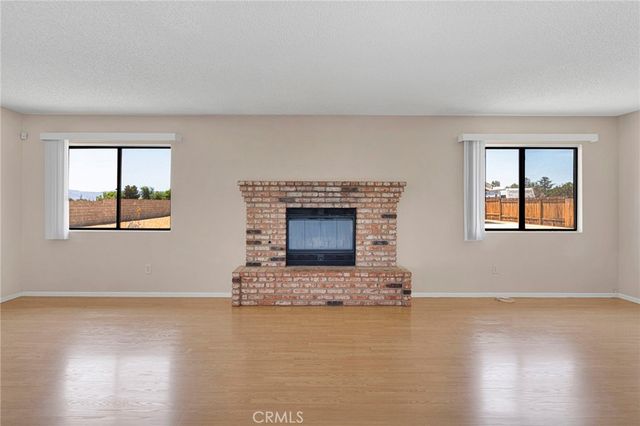 15185 Orange, Hesperia, CA 92345