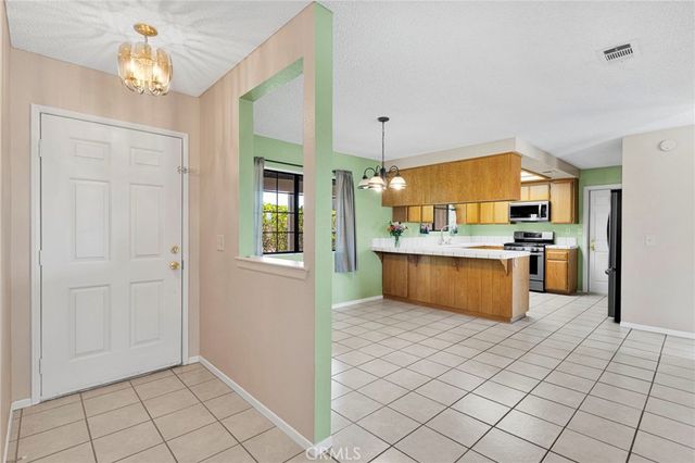 15185 Orange, Hesperia, CA 92345