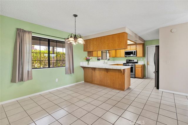 15185 Orange, Hesperia, CA 92345
