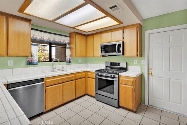 15185 Orange, Hesperia, CA 92345
